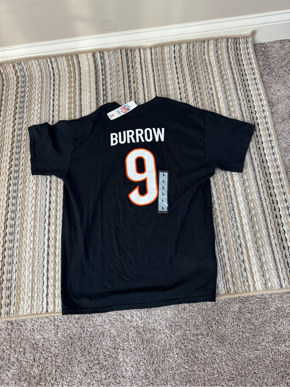 Cincinnati Bengals Joe Burrow Jersey T-Shirt
Size L